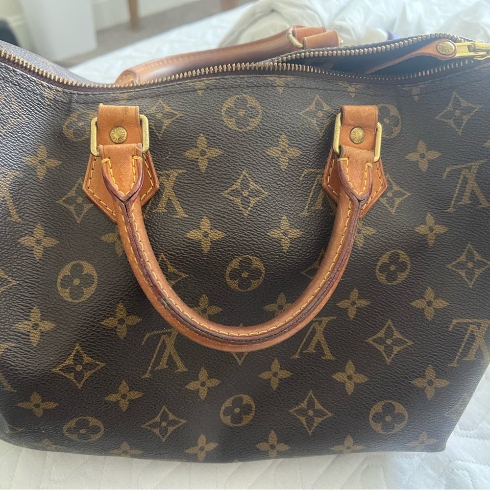 Louis Vuitton Brown Satchel with Monogram Pattern and Structured Shape speedy 30